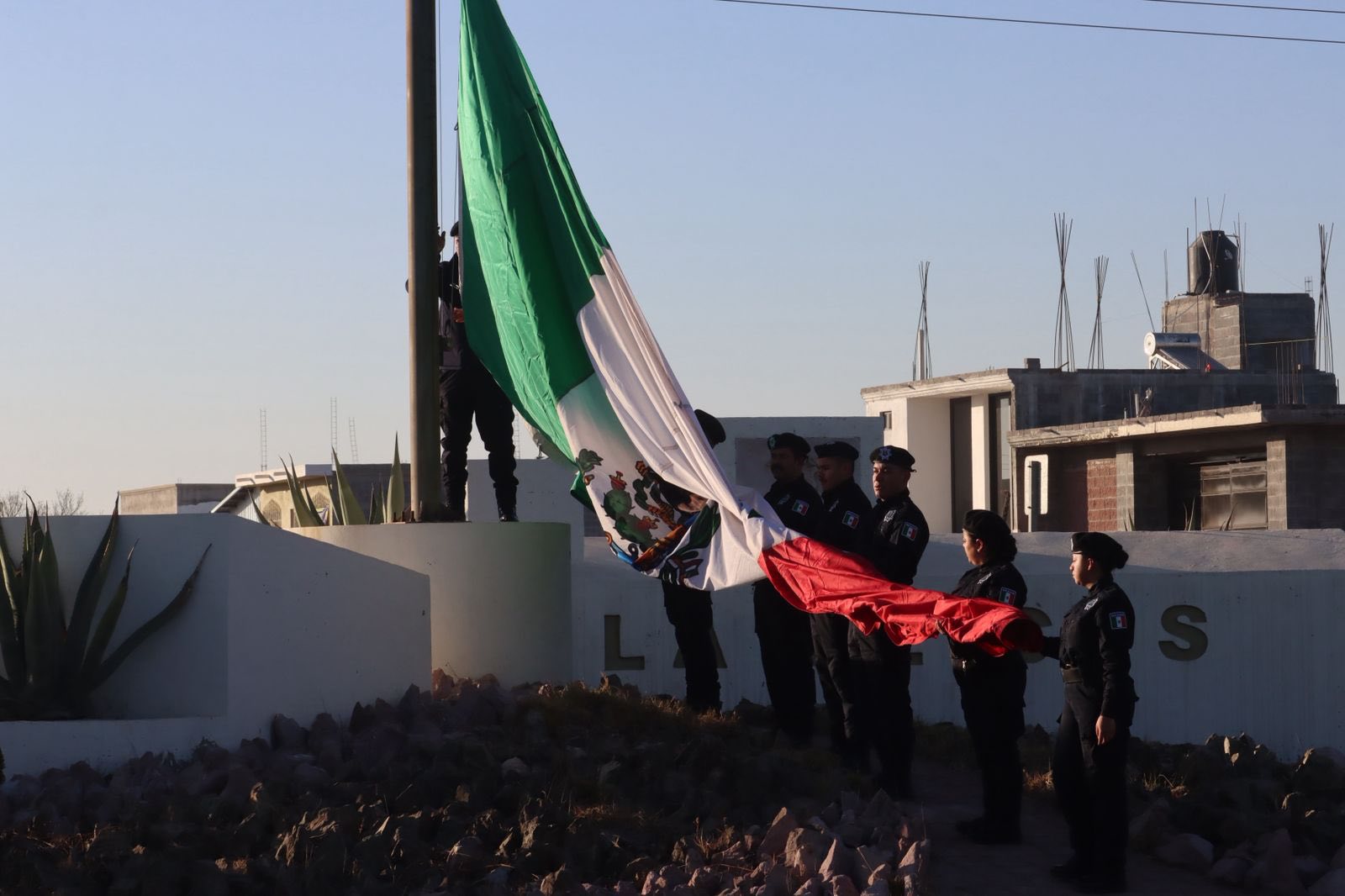 Conmemora Pier Michel Día de la Bandera