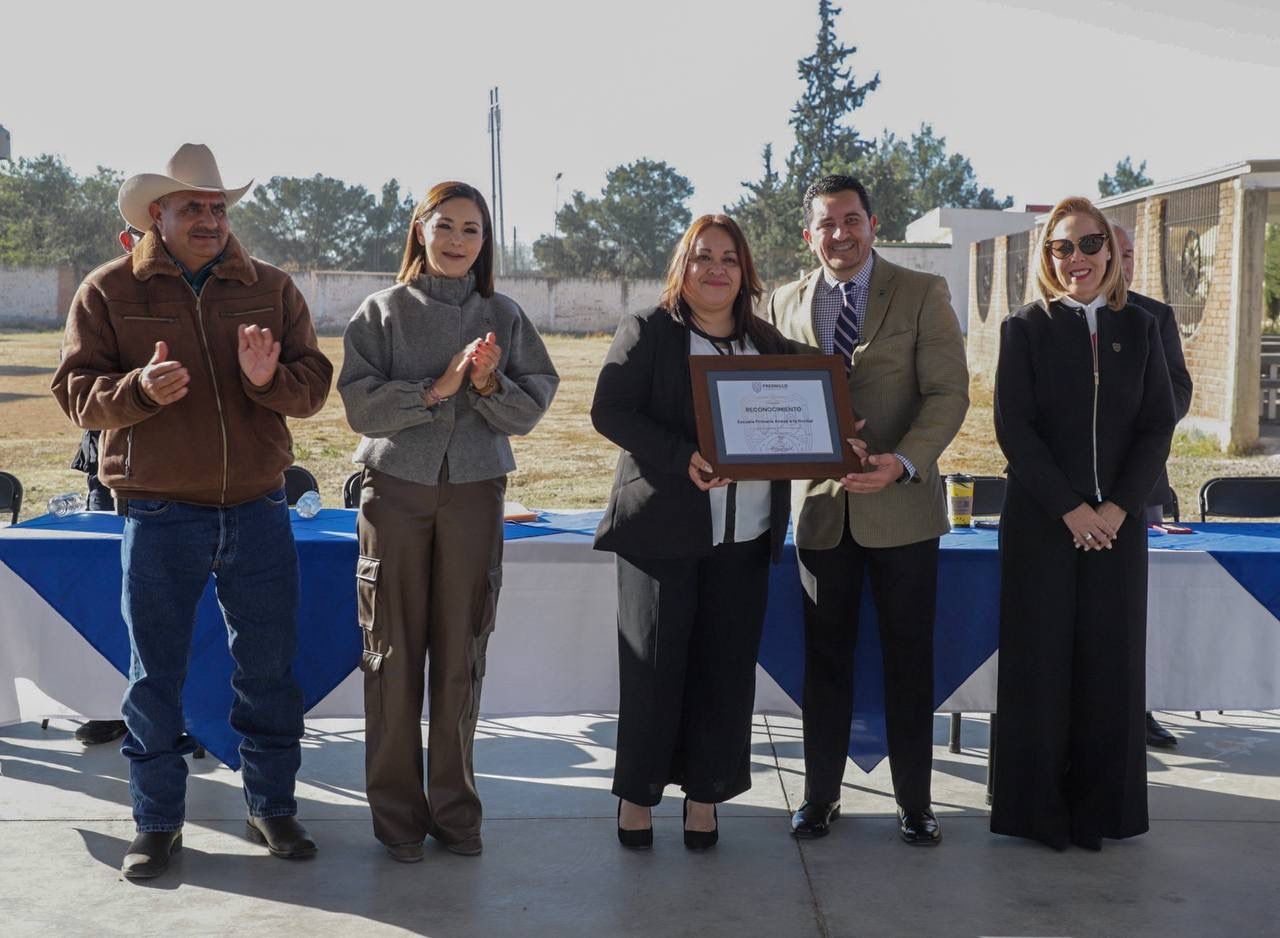 Encabeza Javier Torres honores a la bandera en la primaria Anexa a la Normal