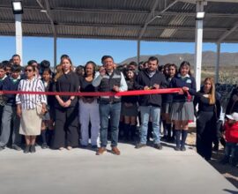 Entregan nueva plaza cívica en Telebachillerato de Efigenia 