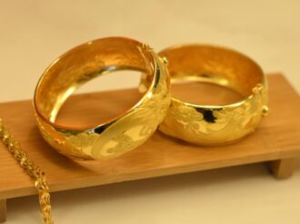 Retrasan millennials y centenialls edad para casarse 