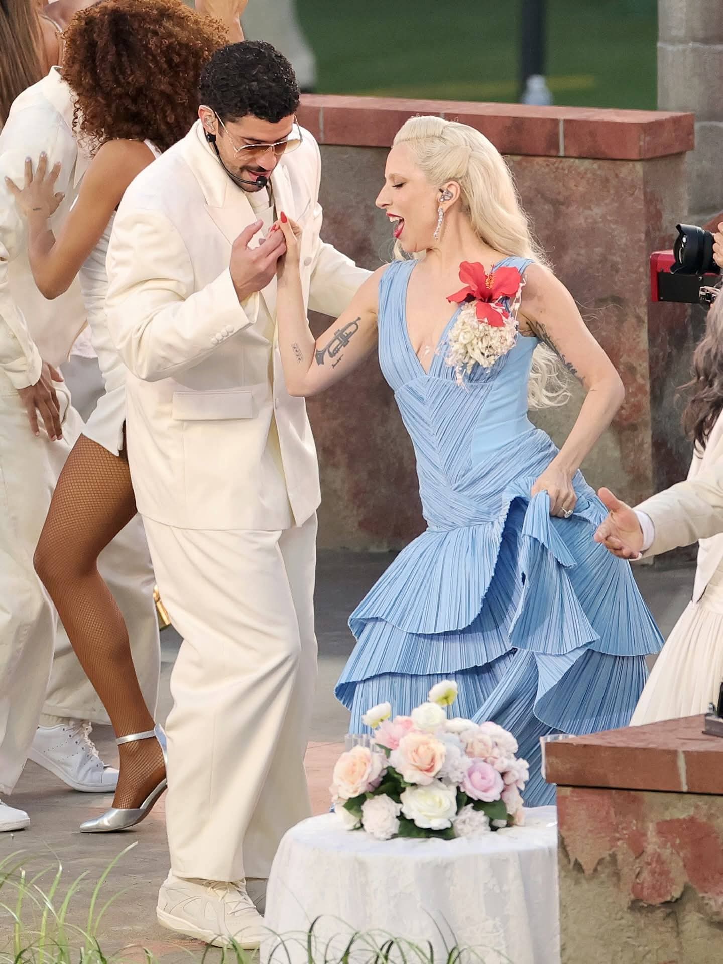 Prevalece orgullo latino en el medio tiempo del Super Bowl; Trump arremete contra Bad Bunny