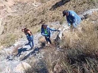 Buscadoras desafían el peligro y localizan restos humanos 