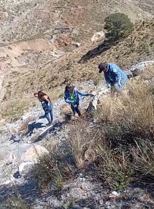 Buscadoras desafían el peligro y localizan restos humanos 