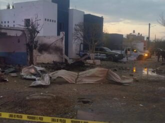 Explosión acaba con la tranquilidad en Luis Moya; hieren a tres policías 