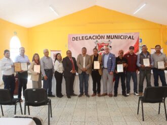 Reconocen trayectoria de empleados de Villa de Cos
