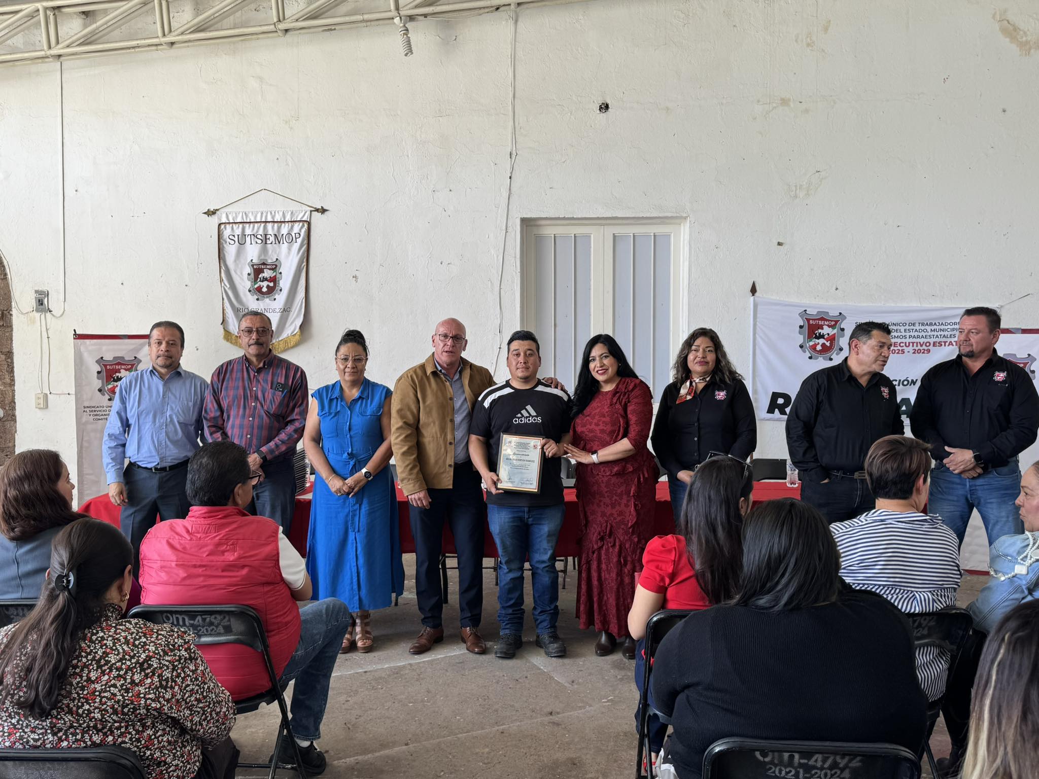 Reconocen trayectoria de servidores públicos en Río Grande