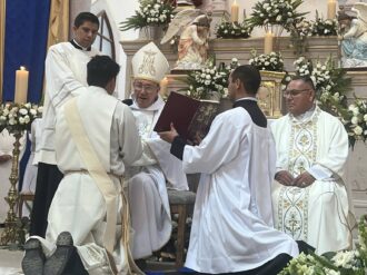 Oscar Gutiérrez del Río es ordenado sacerdote; Bañón lo celebra