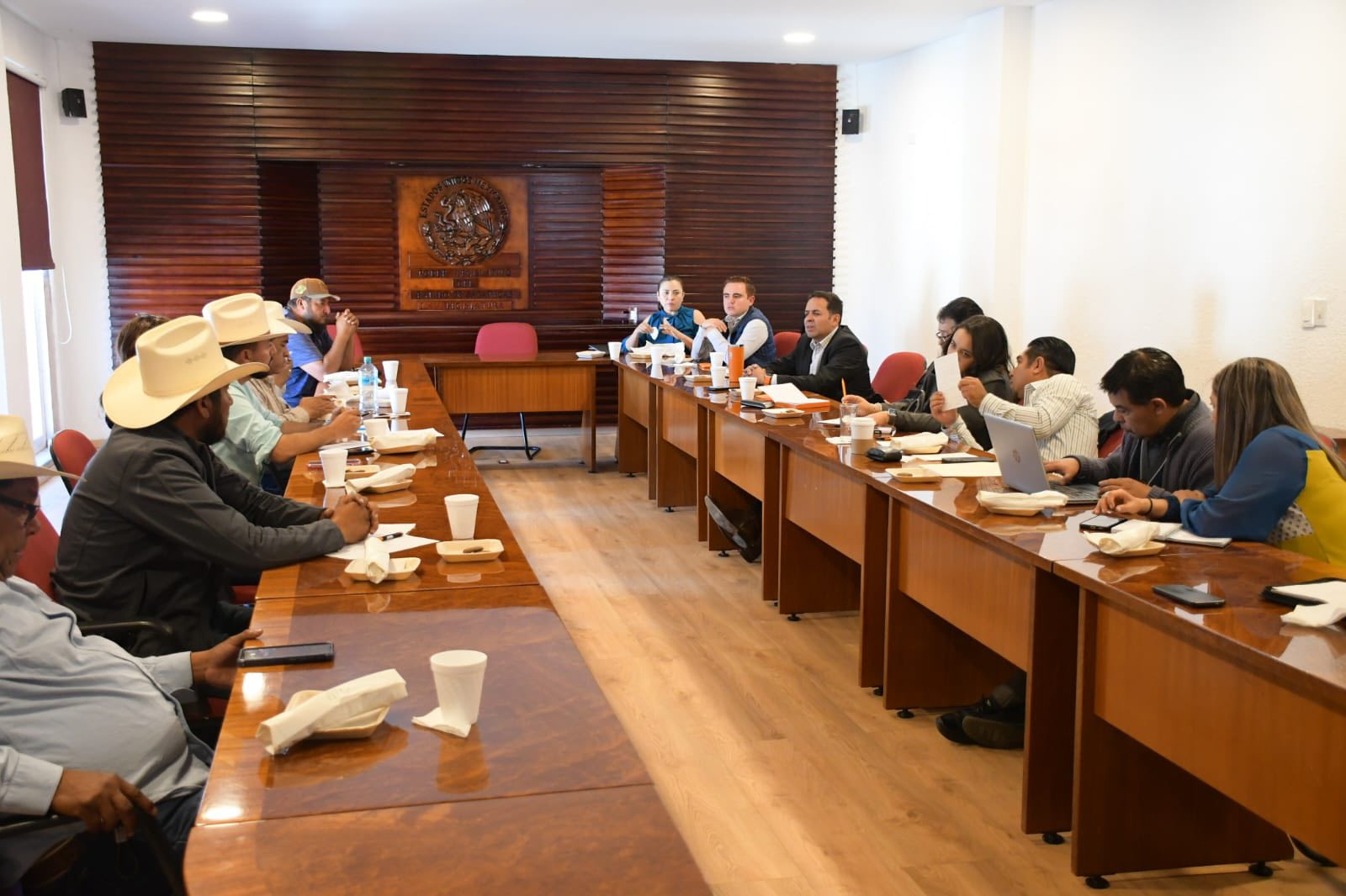 Productores de frijol toman el Congreso