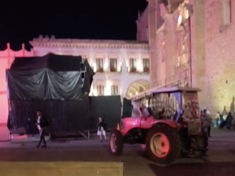 Productores de frijol toman Plaza de Armas; amagan con boicot a visita presidencial