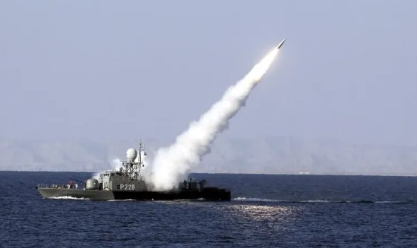 En riesgo 20% del petróleo mundial; Irán cierra el estrecho de Ormuz