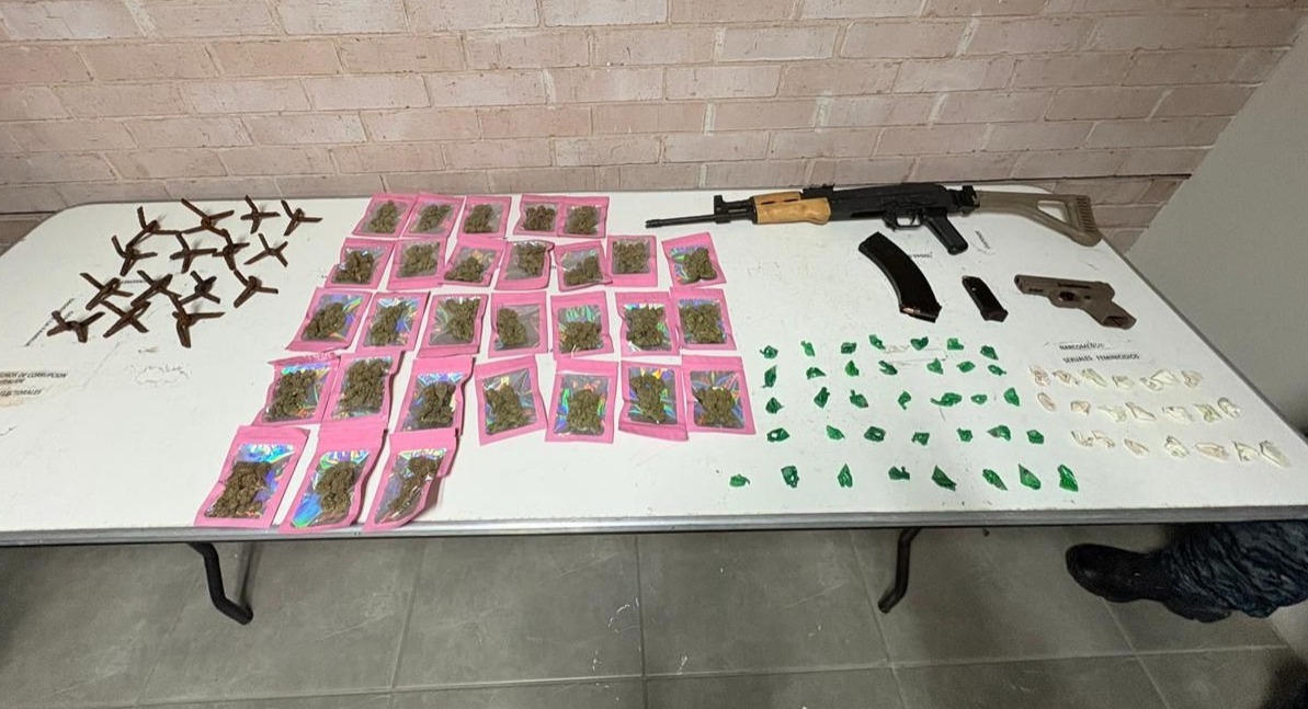Cae «objetivo prioritario» con arsenal y droga