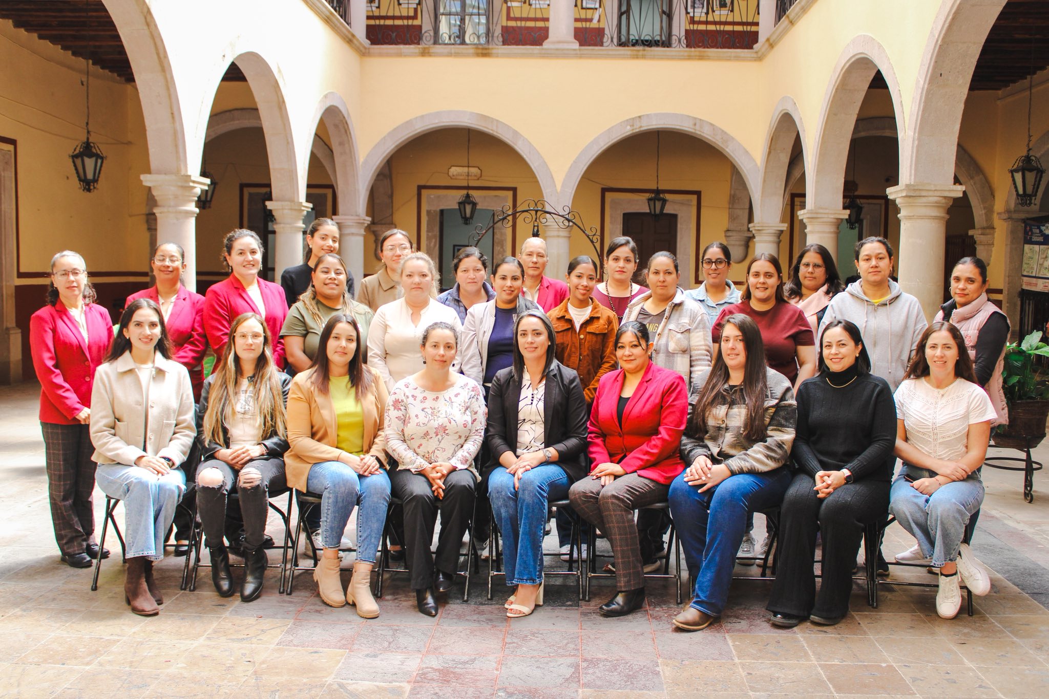 Conmemoran el 8M con ciclo de conferencias y talleres