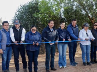 Entrega Javier Torres obras en comunidades 