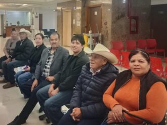 Más ciudadanos de Nieves recuperan la vista tras cirugías de ojos