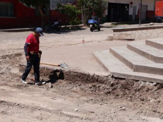 Supervisan avances en la rehabilitación de la plaza de «La Villita»