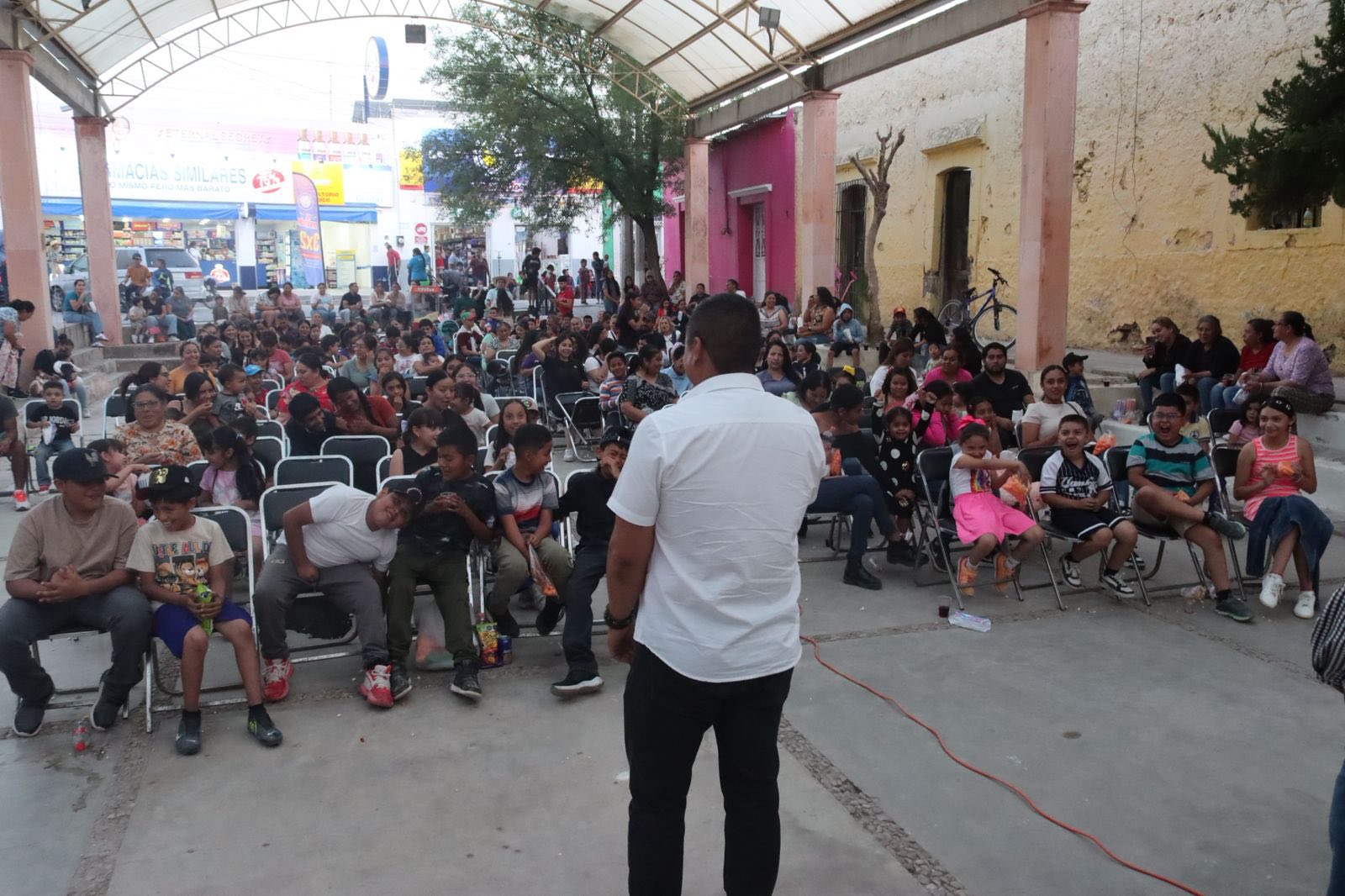 Llevan alegría a la niñez de Villa de Cos con función de cine