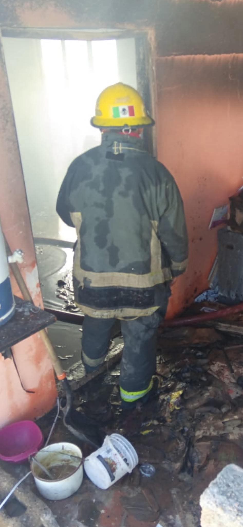 Evitan tragedia en la zona centro; sofocan incendio 