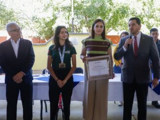 Reconocen a la raquetbolista Marcela Flores