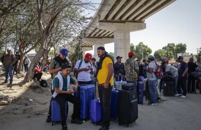 Con temor y necesidad, cruzan jornaleros agrícolas a EU
