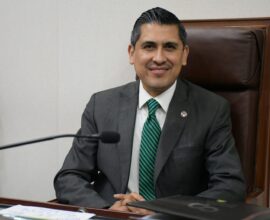 Exige Carlos Peña freno a la «incontinencia verbal» del secretario de Gobierno 