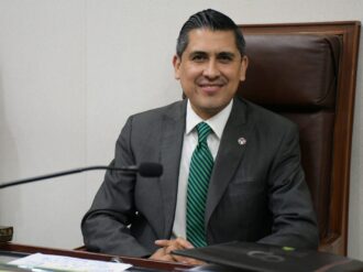 Exige Carlos Peña freno a la «incontinencia verbal» del secretario de Gobierno