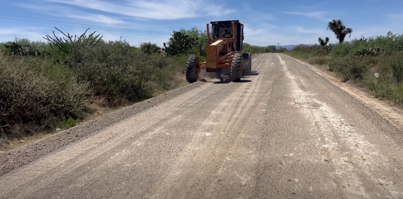 Avanza rehabilitación de terracerías en Villa de Cos