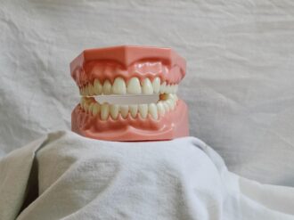 DIF ofrece placas dentales gratuitas para adultos mayores