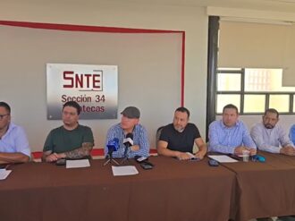 Votan a favor de la huelga más de 11 mil docentes