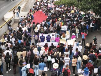 Arropan miles a campesinos en megamarcha contra la represión en Zacatecas