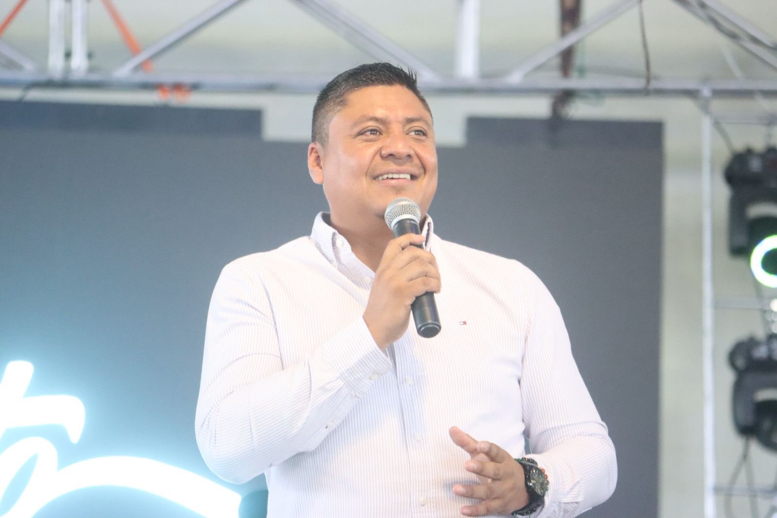 Reconoce Pier Michel labor y entrega de los docentes de Villa de Cos
