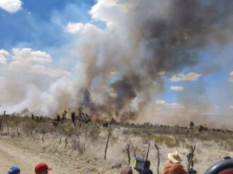 Combaten fuerte incendio en Efigenia Villa de Cos