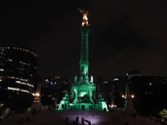 La calificadora S&P cambia de estable a negativa la nota soberana de México