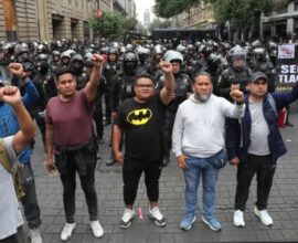 Impiden a maestros llegar al zócalo 