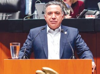 Pide licencia Enrique Inzunza