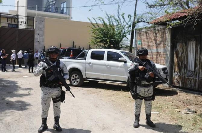 Hallan en Jalisco una fosa con 60 bolsas con restos humanos