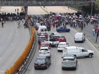 Escalan protestas del magisterio a dos semanas del Mundial