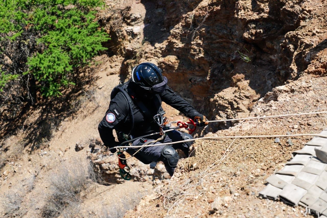 Capacitan a rescatistas sobre emergencias en minas y norias
