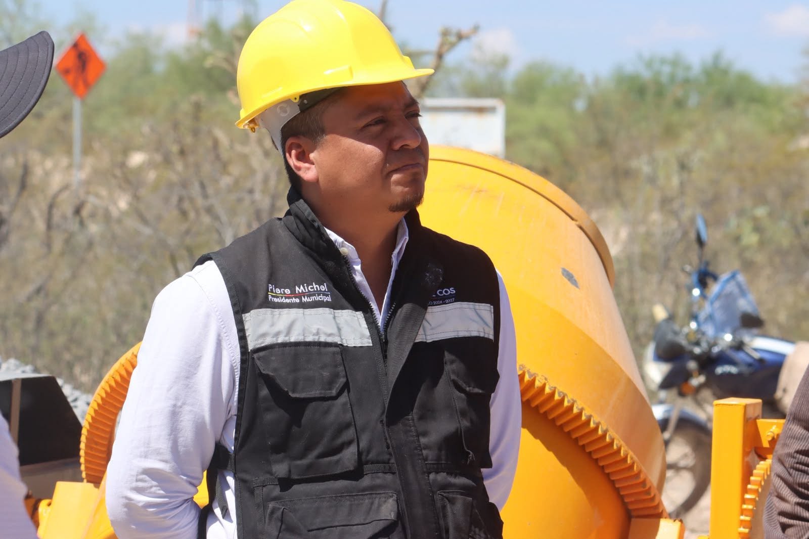 Avanza la construcción del camino artesanal en Vicente Guerrero