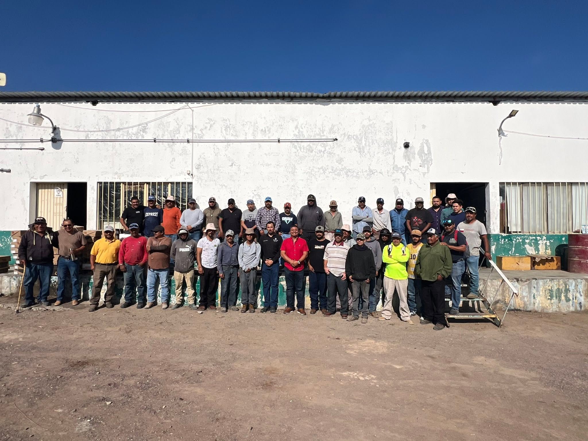 Equipan al personal de obras en Villa de Cos