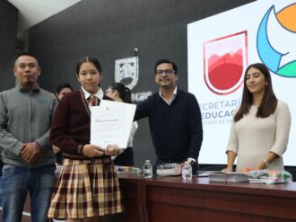 Honran a los mejores promedios de primaria