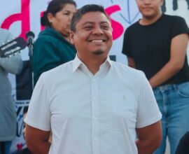 Pier Michel continúa gira de festejos y regalos para las madres de Villa de Cos 