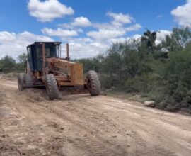 Sigue rehabilitación de caminos rurales en Villa de Cos  