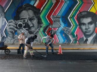Refuerzan operativo de bacheo en Fresnillo 