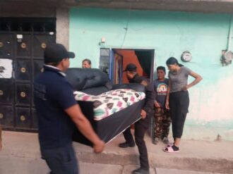 Auxilian elementos de Seguridad Pública a familias afectadas por fuertes lluvias 