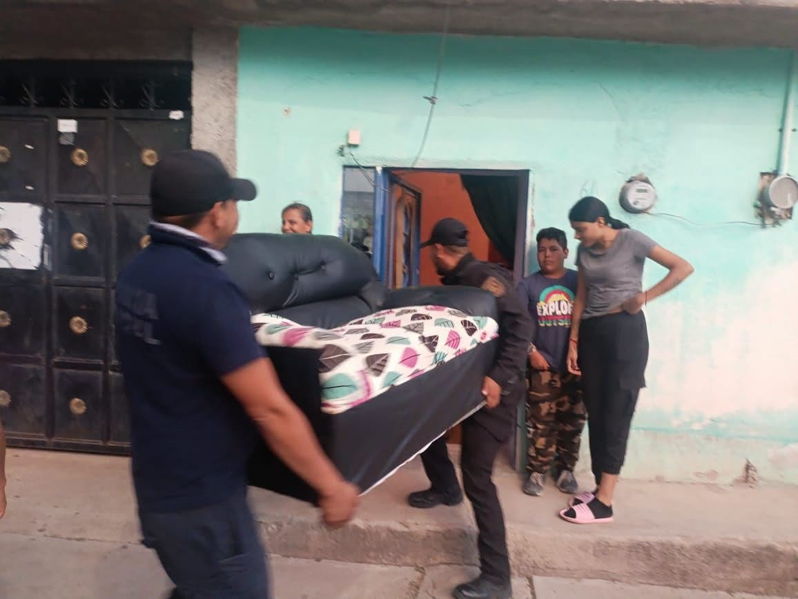 Auxilian elementos de Seguridad Pública a familias afectadas por fuertes lluvias 
