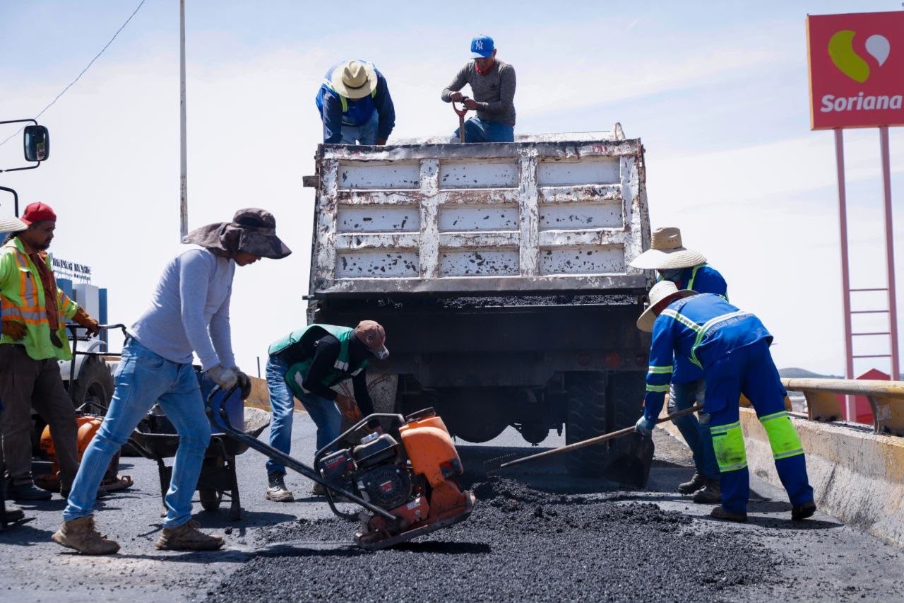Intensifican labores de limpieza y bacheo 