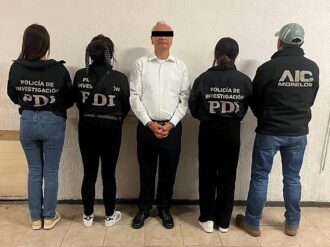 Detienen a exdirector por violencia intrafamiliar