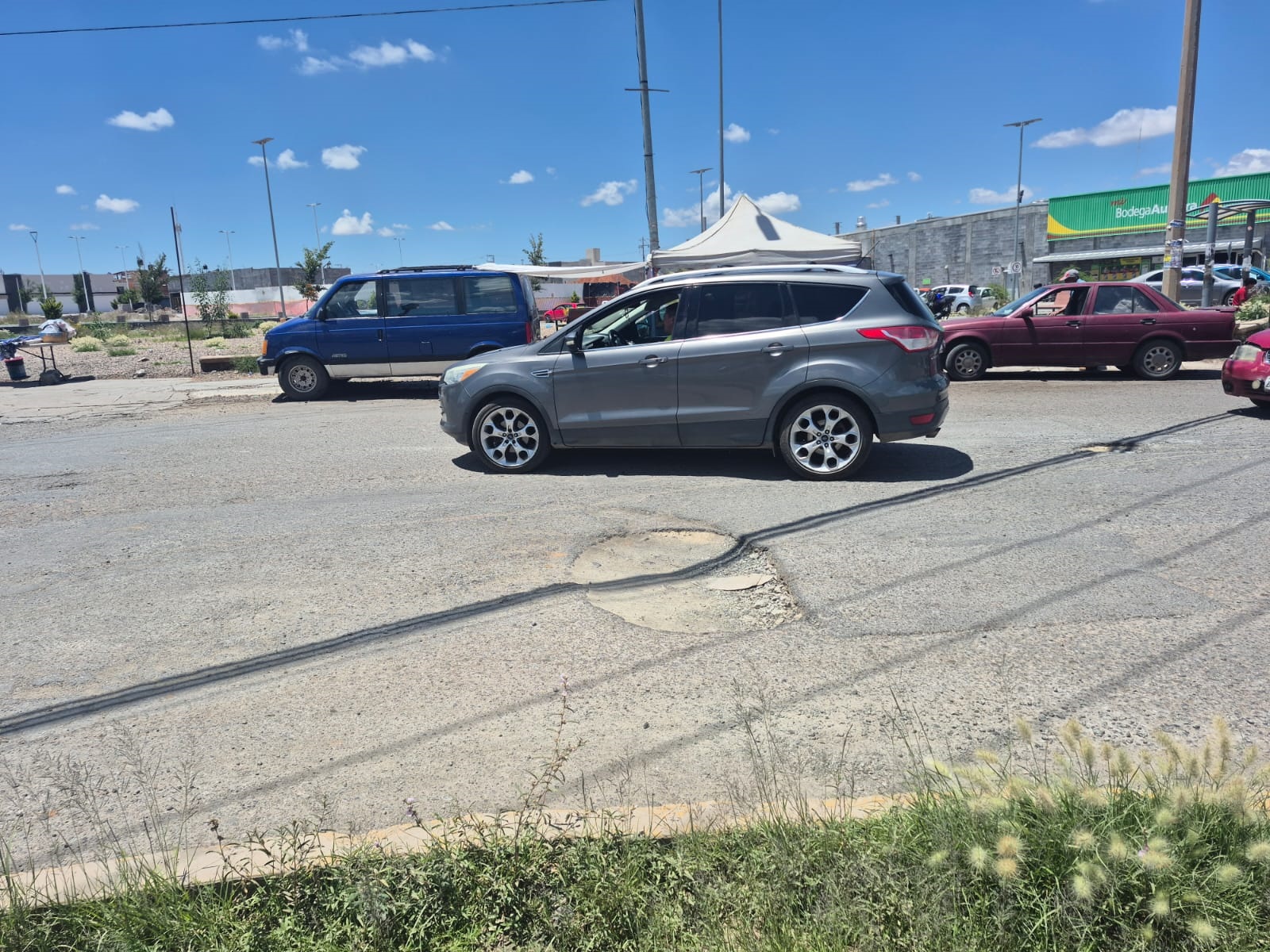 “Regresan” los baches en la glorieta de Las Quintas