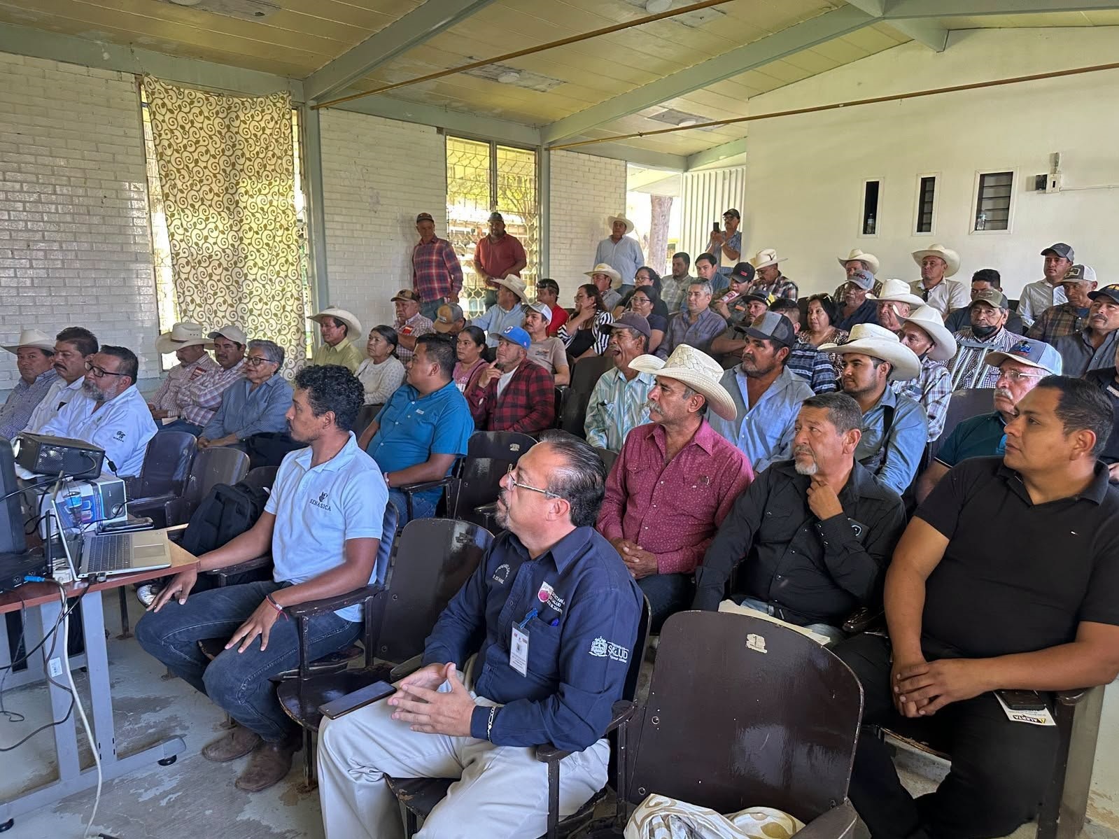 Capacitan a ganaderos de Río Grande para la prevención del gusano barrenador 