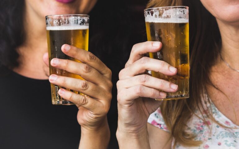 Consumir alcohol esta relacionado con múltiples canceres, estudio